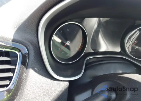 2019 Jeep Compass Altitude 4X4 z USA, uszkodzony, nr VIN 3C4NJDBB5KT697213